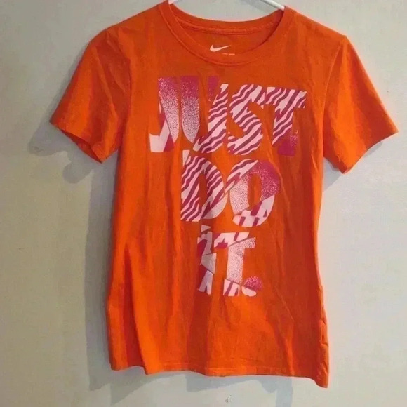 Nike Womens Short Sleeve Small‎ Orange Graphic Tee Shirt - Picture 1 of 4